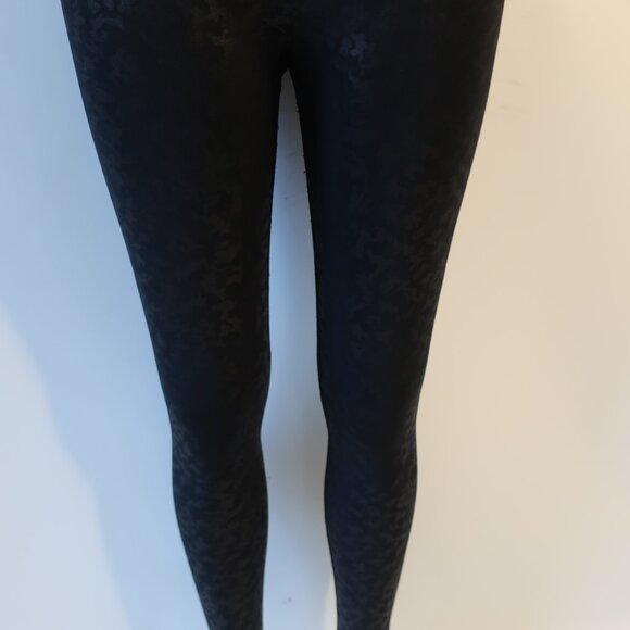 Womens Human Performance Engineering Black Camo Graphic Leggings M - Picture 3 of 12